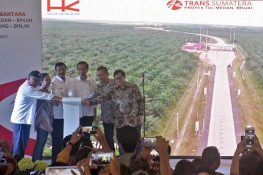 Jokowi Berpantun Saat Resmikan Jalan Tol Medan-Binjai