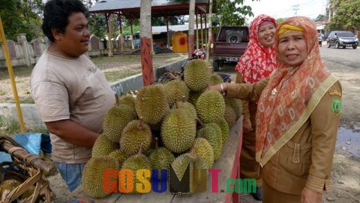 Musim Durian Tiba, Kakak Kandung Artis KDI Ini Jadi Juragan Durian