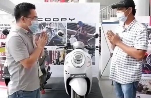 Pedagang Buah di Medan Beli Honda All New Scoopy Pakai 5 Karung Uang Koin