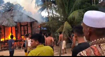 Satu Unit Rumah Papan di Desa Manggis Sutam Terbakar