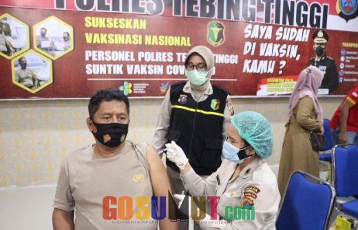 Personel Polri di Tebingtinggi Jalani Vaksinasi Covid-19