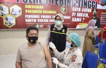 Personel Polri di Tebingtinggi Jalani Vaksinasi Covid-19