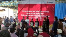 Jokowi Kunjungi Gudang Bulog di Palas, Masyarakat Sumringah Dapat Bantuan Beras