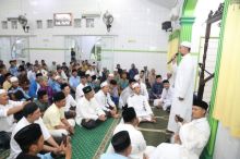 Ijeck Salat Subuh Berjemaah di Masjid Asysyakirin, Warga Delitua Senang dan Bersyukur
