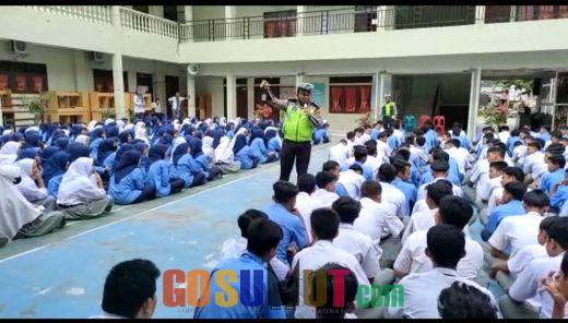 Satlantas Polres Labuhanbatu Sosialisasi Ops Patuh Toba di SMK Siti Banun Perdamean