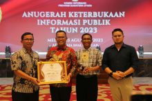 Pertama Kali, Kabupaten Toba Terima Anugerah Keterbukaan Informasi Badan Publik
