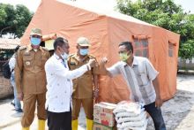 Darma Wijaya Kunjungi Korban Banjir dan Berikan Sembako di Sei Rampah