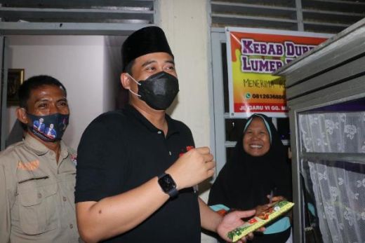 Bukan Settingan! Orderan Kebab Durian Meroket Usai Kunjungan Bobby Nasution