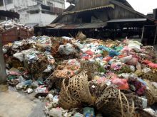 Tumpukan Sampah Masih Mengancam Kota Medan