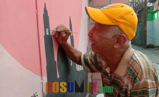 Kakek 80 Tahun Terus Berkarya untuk Kampung Sejahtera
