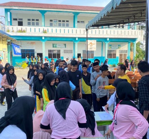 Srikandi Ganjar Sumut Gelar Seminar Kesehatan Reproduksi dan Mental Remaja di SMKS YWKA Medan