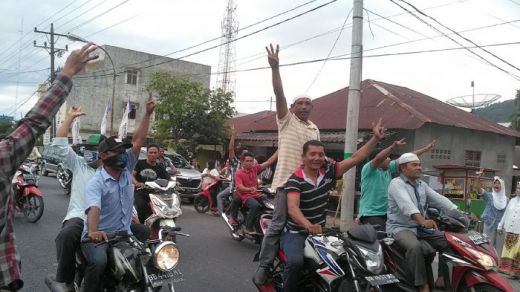Hore ! Pendukung Badar Konvoi Naik Sepeda Motor Keliling Kota