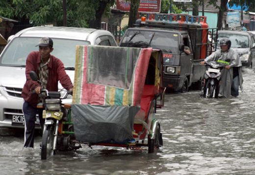 Cuma Hujan Sebentar, Kota Medan Sudah Tergenang Air