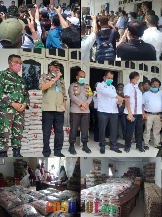 Masyarakat Miskin 6 Kelurahan Kecamatan Balige Terima 1206 Paket Bansos Tahap I, Antisispasi Dampak Sosial Pandemi Covid-19