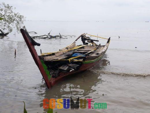Bentrok Nelayan di Pantai Labu Kapal Pukat Kerang DiBakar