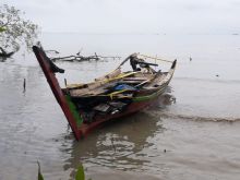 Bentrok Nelayan di Pantai Labu Kapal Pukat Kerang DiBakar
