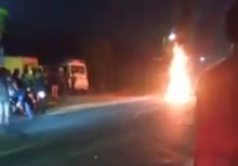 Diduga Elakkan Seekor Anjing, Sepeda Motor N-MAX Terbakar di Jalinsum Sei Rampah