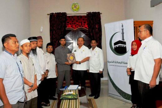 Yayasan Ar-Risalah Al-Khairiyah Serahkan Bantuan Kurma dan Al-Qur’an di Sergai