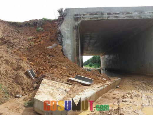 Asal Jadi, Tembok Terowongan Jalan Tol Ambruk