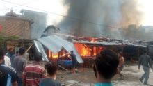 Ratusan Kios di Pajak Lama Perbaungan Ludes Terbakar, 4 Unit Damkar Sergai-Deli Serdang Dikerahkan 
