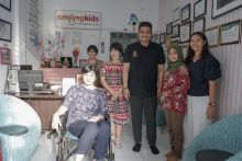 Bobby Nasution Kunjungi Smiling Kids Foundation