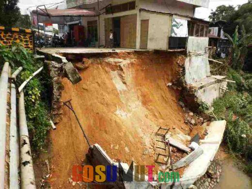 Dihantam Banjir Bandang, Rumah Warga di Sibuluan Tapanuli Tengah Roboh