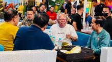 Traktir Menteri dan Gubsu Makan Durian di Medan, Presiden Jokowi Rayakan Kemenangan Timnas Sepak Bola di SEA Games 2023
