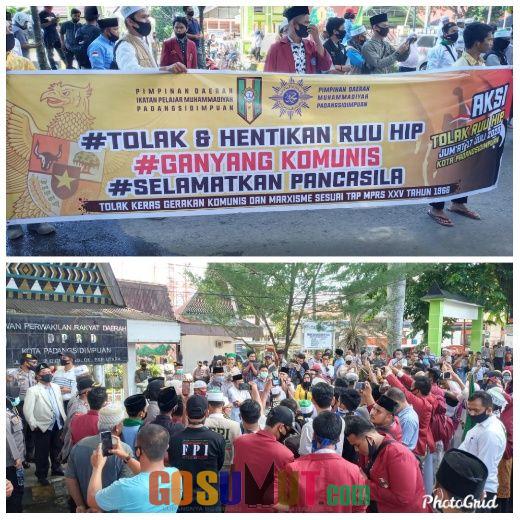 Ratusan Demonstrasi Unjuk Rasa Tolak RUU HIP di Depan Gedung DPR Padangsidimpuan