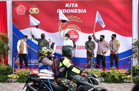 Presiden Instruksikan TNI-Polri Salurkan Bansos PPKM