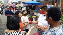 Detik-detik HUT ke 76 RI, DPP SOLITD Berbagi Masker Merah Putih di 4 Pasar Tradisional