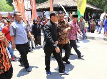 JR Saragih Perkenalkan Budaya Simalungun di Festival Keraton Nusantara di Cirebon