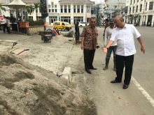 Lihat Pembangunan Pedestrian di Lapangan Merdeka, Walikota Kembali Tegur Syahnan
