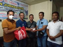 Jurnalist Santuni Wartawan Korban Kebakaran di Padangsidimpuan