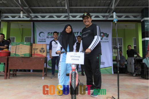 Hadiri HUT Perguruan Al-Jamiyatul Wasliyah Meranti, Sekda Beri Hadiah Sepeda Kepada Peserta Perayaan