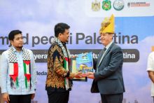 Bobby Nasution Serahkan Donasi Rp 1 Miliar untuk Palestina