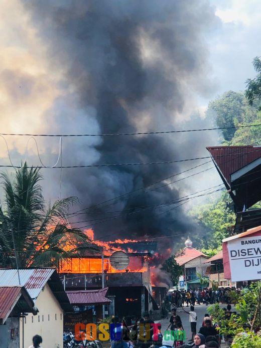 Diduga Korsleting Arus Pendek, Dua Rumah Warga Bukit Lawang Dilahap Si Jago Merah