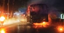 Jalinsum Medan-Tebingtinggi Padat Merayap, Sepeda Motor dan Bus Pariwisata Terbakar Usai Tabrakan