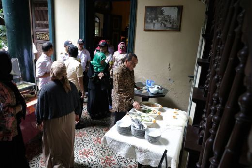 Edy Rahmayadi dan Istri Makan Pecal di Rumah Tjong A Fie Bersama Masyarakat
