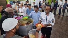 500 Porsi Nasi Beriani Dibagikan setiap Minggu di Masjid Ghaudiyah
