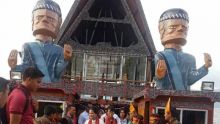Ibu Negara Iriana Joko Widodo Berlayar di Danau Toba Naik Kapal Wisata Rumah Batak