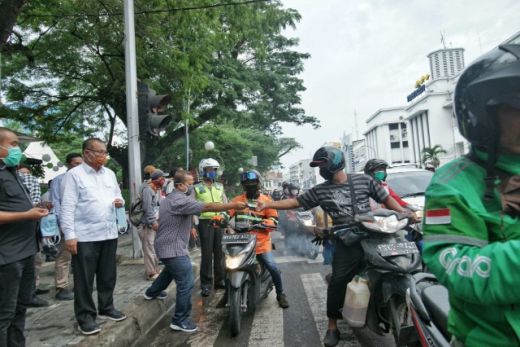 Akhyar Bersama Persatuan Wartawan Unit Pemko Medan Bagikan 1000 Masker