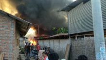 Gudang Spring Bed di Tanjung Morawa Kebakaran, Motor dan Mobil Terbakar