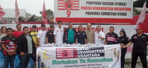Kader Partai Kebangkitan Nusantara Bagikan 1000 Paket Berbuka Puasa kepada Pengendara dan Jemaah Masjid