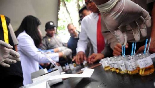 Ciptakan Pemimpin Bersih Narkoba, 
BNNK Asahan Tes Urine 70 Calon Kapala Desa