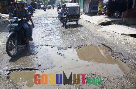 Jalan di Kota Medan Banyak yang Tergenang Air Hujan, Masyarakat: Kami Ditipu Pemko Medan
