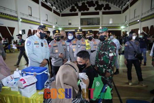 Kakorlantas Tinjau Vaksinasi Massal di Medan