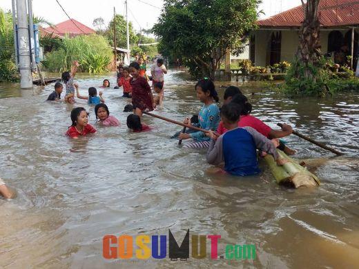 May Day....Banjir di Sergai Semakin Meluas