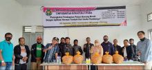 Tim Dosen USU Beri Bantuan Teknologi Hormon dan Bibit untuk Petani Bawang Merah di Siborongborong