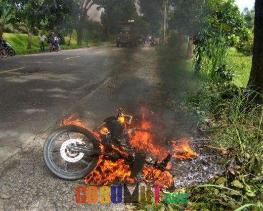 Diduga Lupa Menutup Tangki Minyak, Supra X Milik Oknum Polisi Terbakar di Jalinsum Sergai