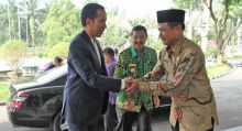 Jokowi Bersama Tengku Erry Mampir di Gubernuran